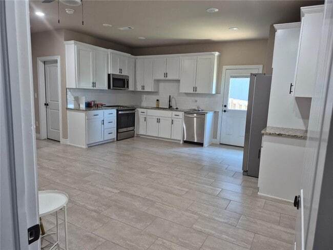 property at 2616 N Justin Dr
