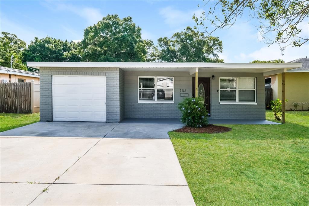 7113 63rd St N in Pinellas Park, FL - Building Photo
