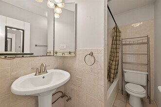 9029 Gaylord Dr, Unit 125 in Houston, TX - Building Photo - Building Photo