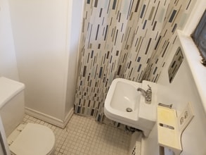 126 Plainview Rd in Woodbury, NY - Building Photo - Building Photo