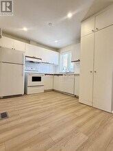 61 Parkside Dr in Newmarket, ON - Building Photo - Building Photo