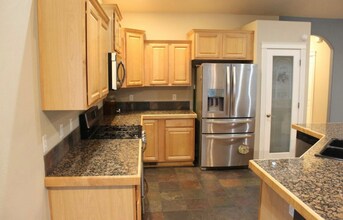 2345 NW Kelsay Ct in Roseburg, OR - Building Photo - Building Photo
