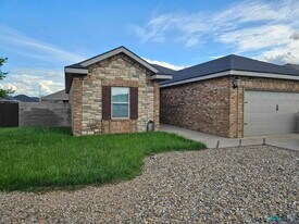 209 Almond Tree Ln in Clovis, NM - Building Photo