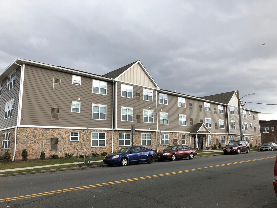 1003 s wood ave in Linden, NJ - Building Photo