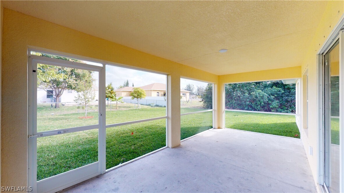 621 NW 7th Pl in Cape Coral, FL - Building Photo