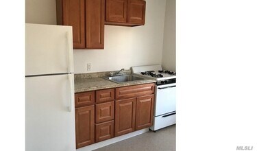 108 Grove St-Unit -2B in Hempstead, NY - Building Photo - Building Photo