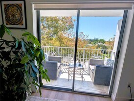 445 SW 11th St in Miami, FL - Building Photo