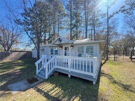 17302 Mathis Rd in Waller, TX - Building Photo