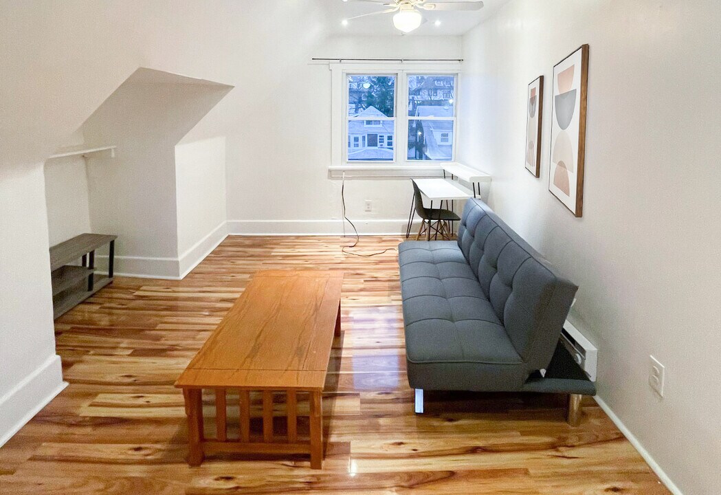 5818 Hobart St, Unit APT3 in Pittsburgh, PA - Building Photo