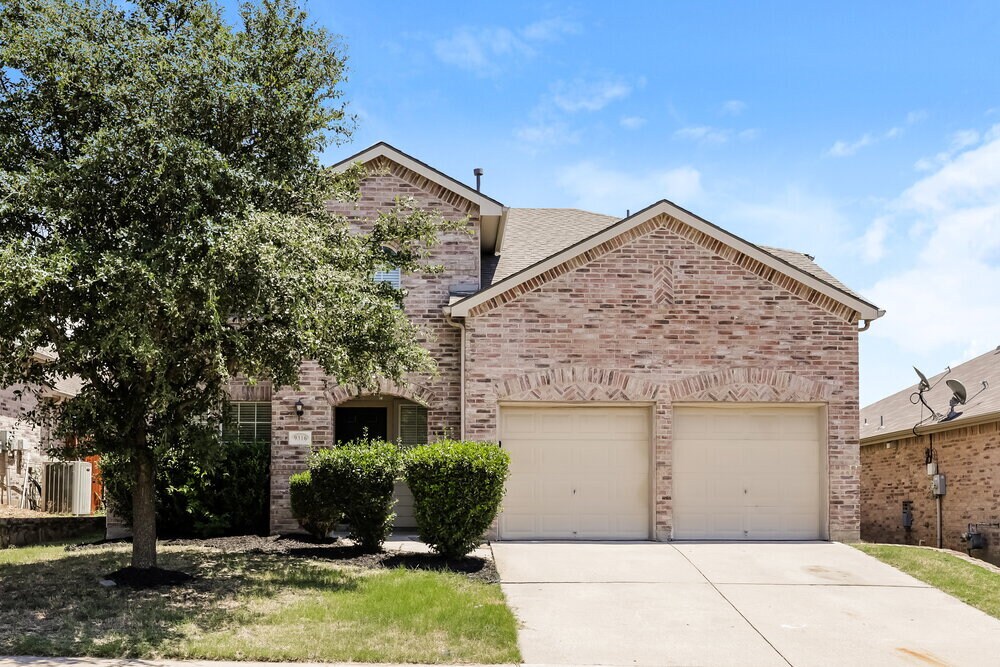 9316 Liberty Crossing Dr in Fort Worth, TX - Building Photo