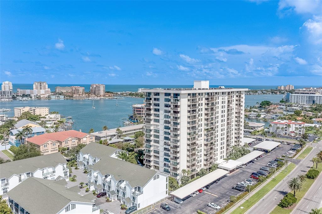 400 Island Way in Clearwater, FL - Building Photo