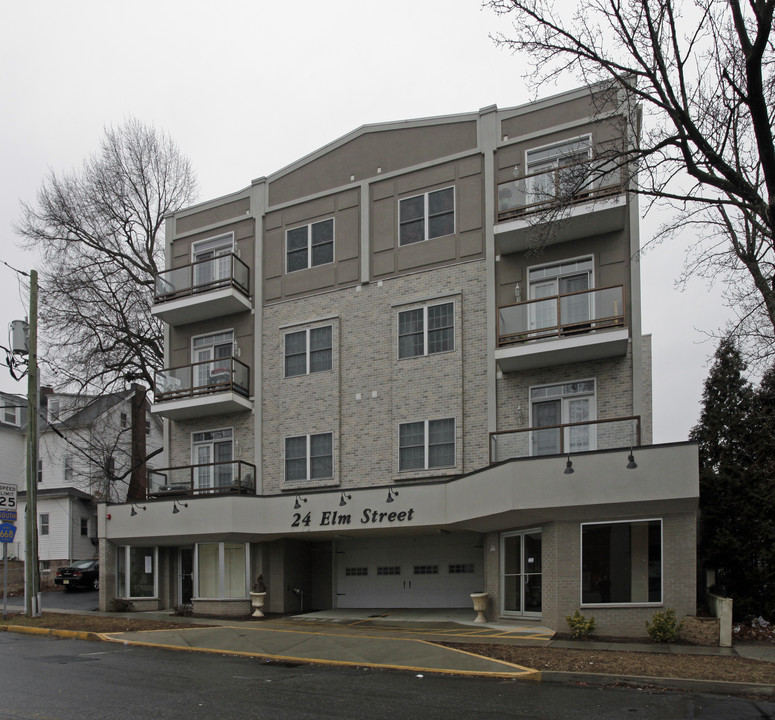 24 Elm St in Montclair, NJ - Building Photo