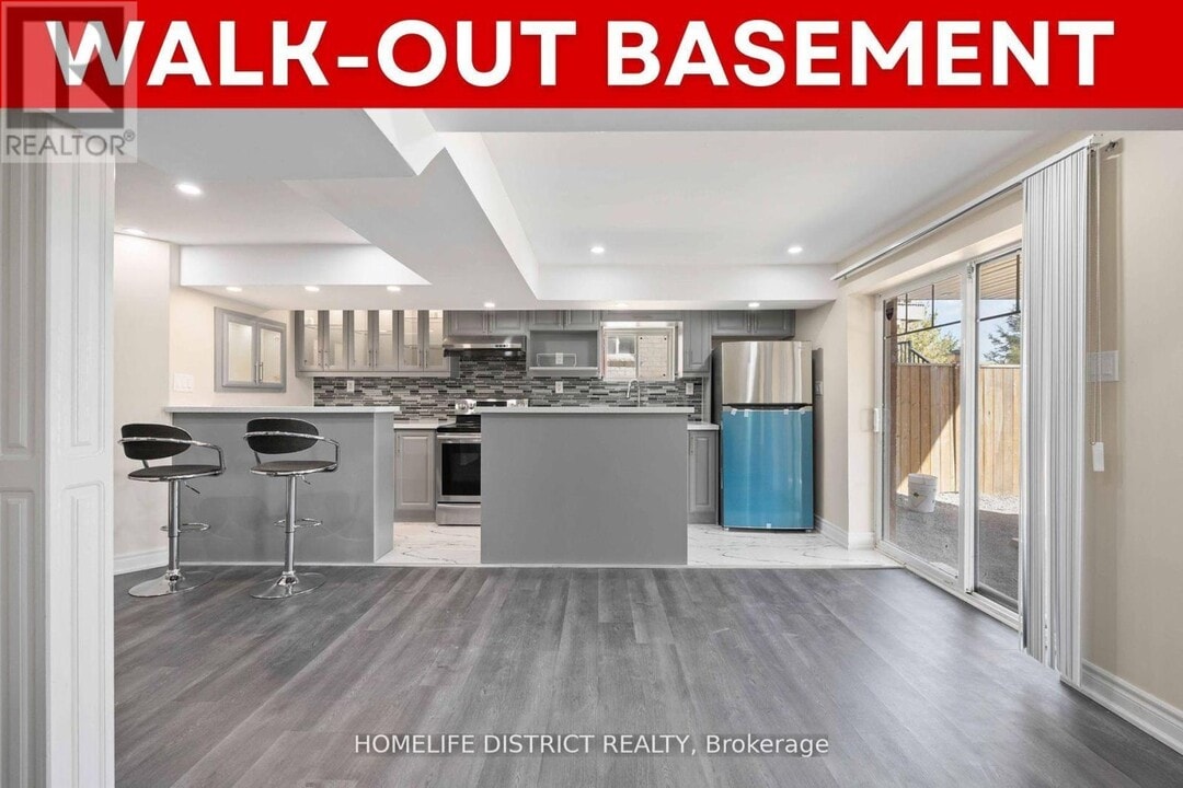 7 Mosley Ave. in Ajax, ON - Building Photo