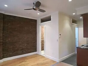 East 105th Street, Unit 19 in New York, NY - Building Photo - Building Photo