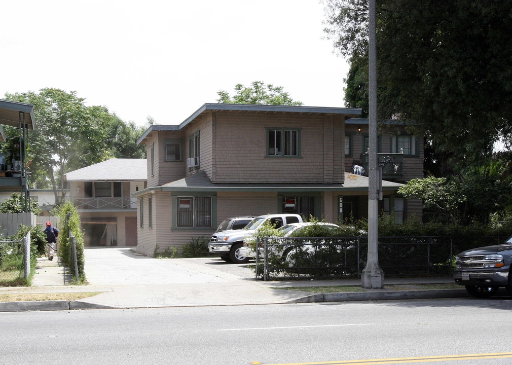 608 N Marengo Ave in Pasadena, CA - Building Photo