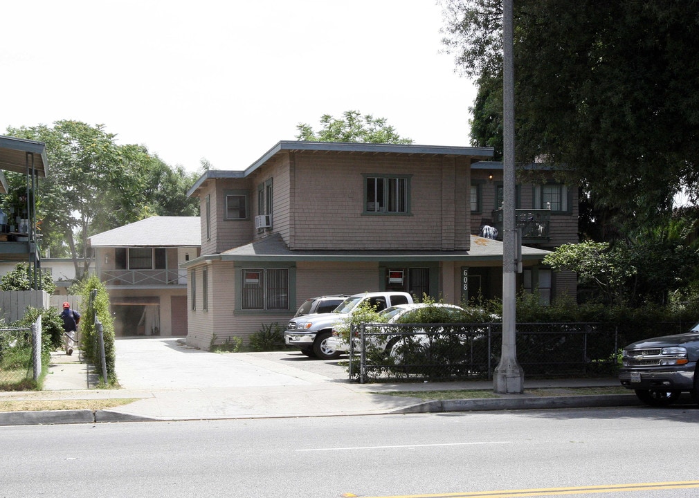 608 N Marengo Ave in Pasadena, CA - Foto de edificio