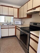 700 N Adelaide St, Unit 34 in Normal, IL - Foto de edificio - Building Photo