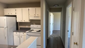 525 Lilac Ln, Unit 525 Lilac Ln in Postville, IA - Building Photo