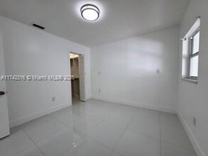 551 SW 51st Ave in Coral Gables, FL - Building Photo - Building Photo