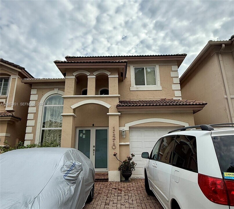 11210 NW 73rd Terrace in Doral, FL - Building Photo
