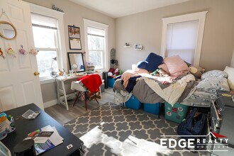37 Long Ave, Unit 1 in Boston, MA - Foto de edificio - Building Photo