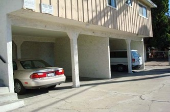 4501 54th St in San Diego, CA - Foto de edificio - Building Photo
