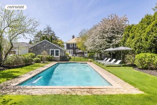 86 Hildreth St in Southampton, NY - Building Photo