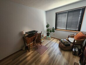 4237-4239 University Ave NE in Minneapolis, MN - Building Photo - Building Photo