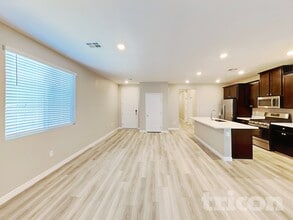 9458 White Fir Grv Ct in Las Vegas, NV - Foto de edificio - Building Photo