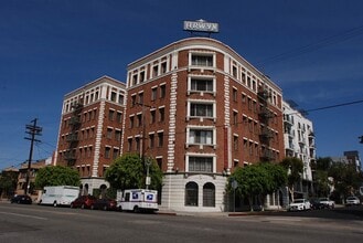 Arwyn Manor Apartments...New York Style..Newly Remodeled Apartments...Hardwood Floors! CALL NOW! in Los Angeles, CA - Building Photo - Building Photo