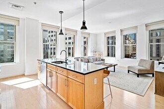 70 Lincoln St in Boston, MA - Foto de edificio - Building Photo