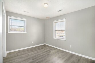 1039 N Aztec Ct in Independence, MO - Building Photo - Building Photo
