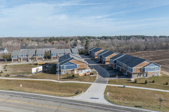 Lake Mills Townhomes in Lake Mills, WI - Foto de edificio - Building Photo