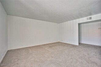5240 Indian River Dr in Las Vegas, NV - Building Photo - Building Photo