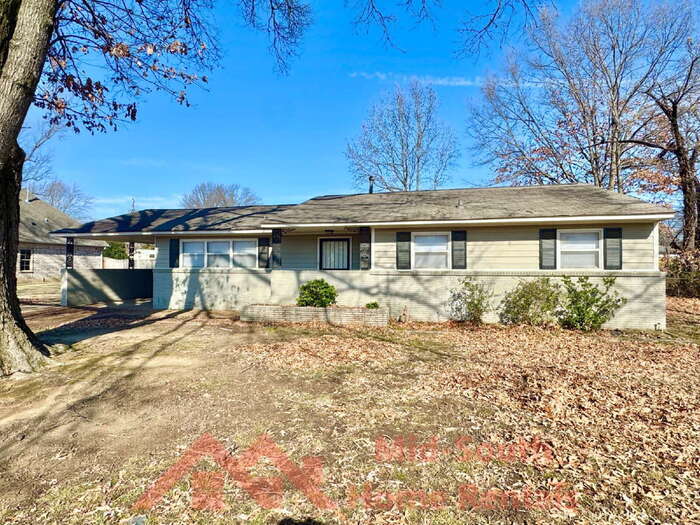 954 E Holmes Rd in Memphis, TN - Building Photo