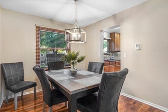 2323 Woodview Ln in Naperville, IL - Building Photo - Building Photo