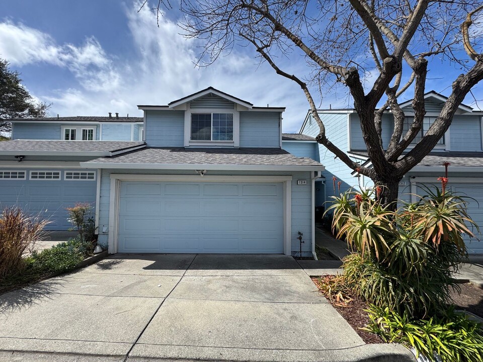 1314 Blue Oak Ct in Pinole, CA - Building Photo