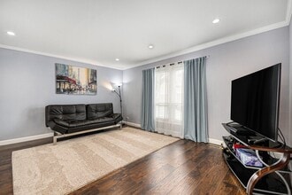 1921 Williamsburg Dr in Hoffman Estates, IL - Building Photo - Building Photo