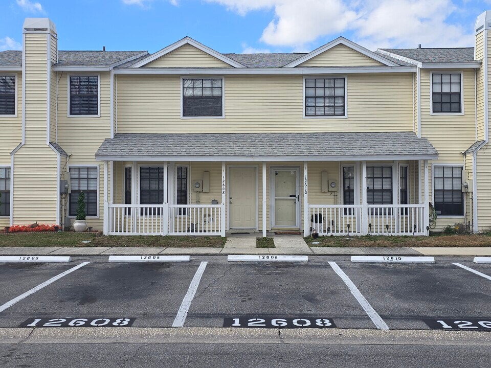 12608 Castle Hill Dr in Tampa, FL - Foto de edificio