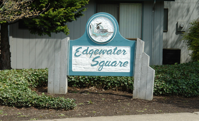 Edgewater Square in Lebanon, OR - Building Photo - Building Photo