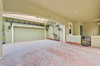 127 Via Castilla in Jupiter, FL - Foto de edificio - Building Photo