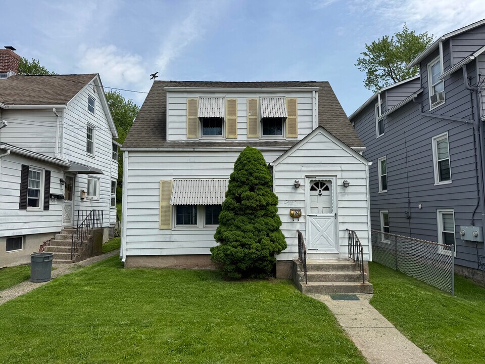 16 Durant Ter in Middletown, CT - Building Photo