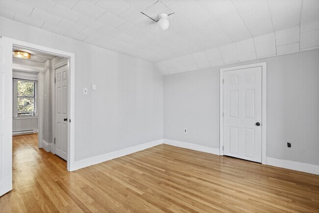 53 Falcon St, Unit #53 in Boston, MA - Foto de edificio - Building Photo