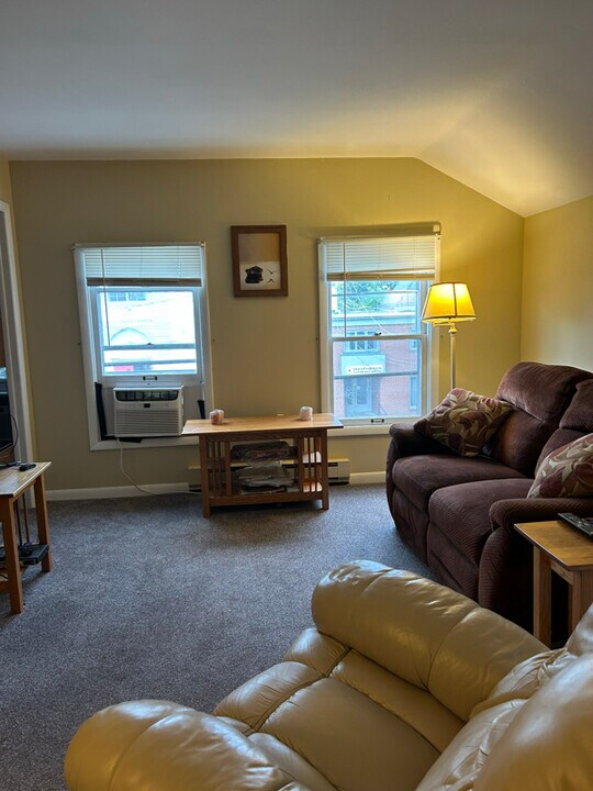 35 Lawrence St in Oswego, NY - Building Photo