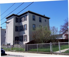 70 Plain St in Fall River, MA - Foto de edificio - Building Photo