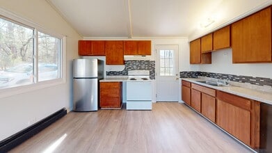 137 Cedar St in Gays Mills, WI - Foto de edificio - Building Photo