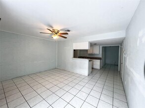 7247 Cook Rd in Houston, TX - Building Photo - Building Photo