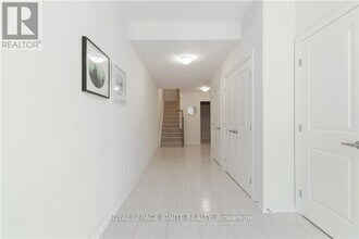 9 Ridgeside Ln in Hamilton, ON - Building Photo - Building Photo