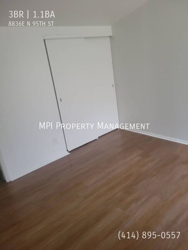 8836E N 95TH St in Milwaukee, WI - Building Photo - Building Photo