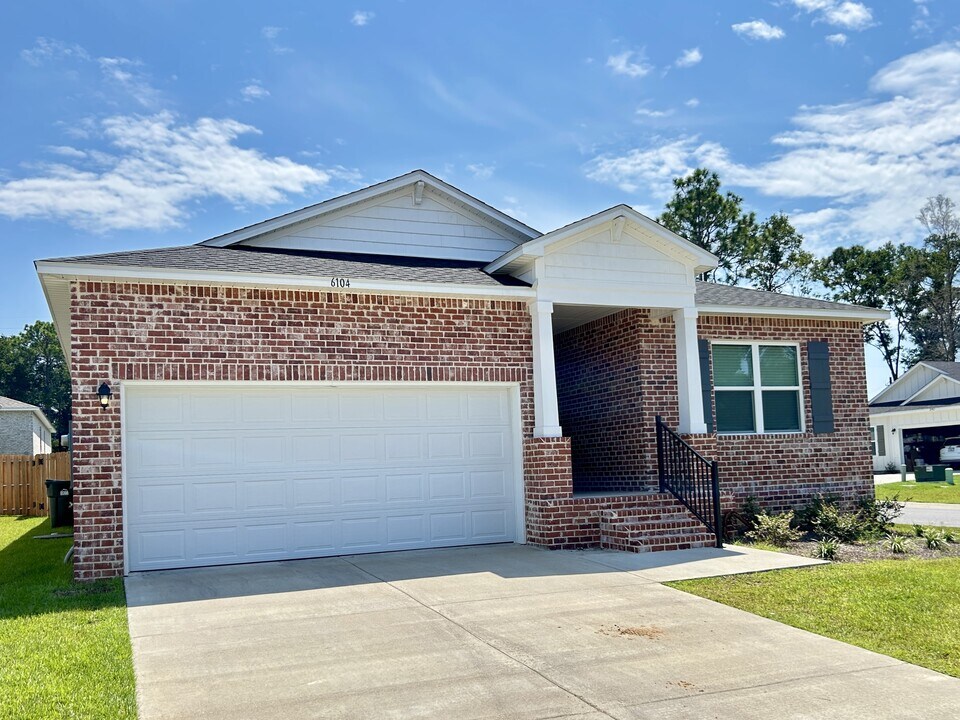 6230 Forest Pines Dr in Bellview, FL - Building Photo